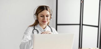 Psychika i ciało grają w jednej drużynie. Dlaczego dziś coraz częściej wybieramy konsultacje psychiatryczne online? Psychika i ciało grają w jednej drużynie. Dlaczego dziś coraz częściej wybieramy konsultacje psychiatryczne online?