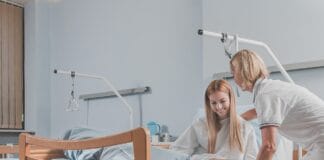 Wyposażenie stanowisk pacjenta w nowoczesnych placówkach medycznych.