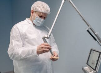 Kłykciny kończyste u mężczyzn – wymrażanie, laser czy maść na receptę?