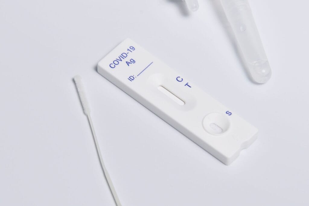 Test na HIV po ekspozycji: okienko serologiczne i różnice między testem IV generacji a PCR