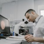 Wirus HPV u mężczyzn – objawy urologiczne, testy DNA i ryzyko powikłań