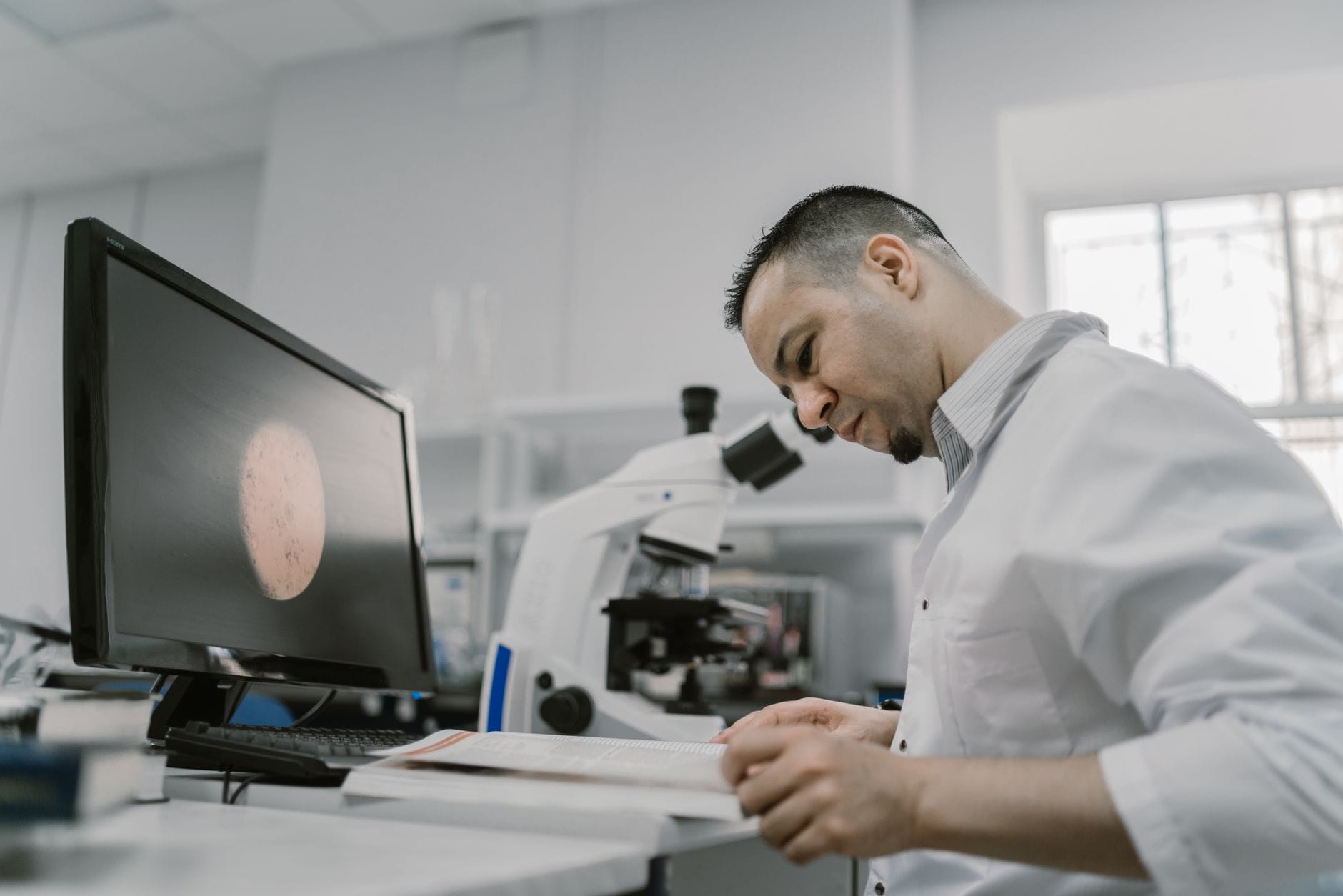 Wirus HPV u mężczyzn – objawy urologiczne, testy DNA i ryzyko powikłań