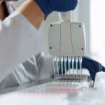 Wirus HPV u mężczyzn – objawy urologiczne, testy DNA i ryzyko powikłań