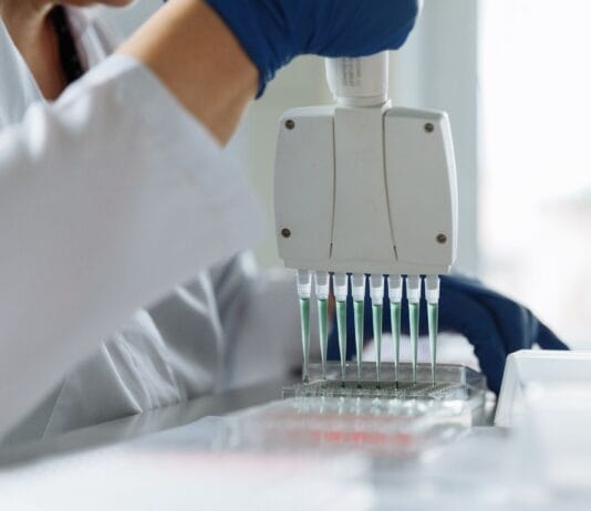 Wirus HPV u mężczyzn – objawy urologiczne, testy DNA i ryzyko powikłań Wirus HPV u mężczyzn – objawy urologiczne, testy DNA i ryzyko powikłań